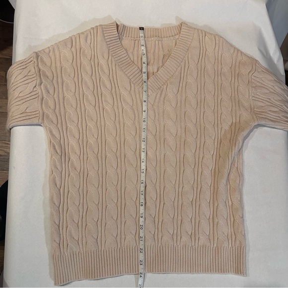 Cable Knit V-Neck Sweater - Cream Women’s Medium - Picture 4 of 5